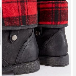 elenora plaid panel flat boot